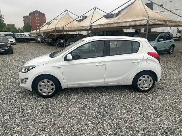 Usata Hyundai i20 Edition 86 CV (63 kW) 2013 Bianco Utilitaria