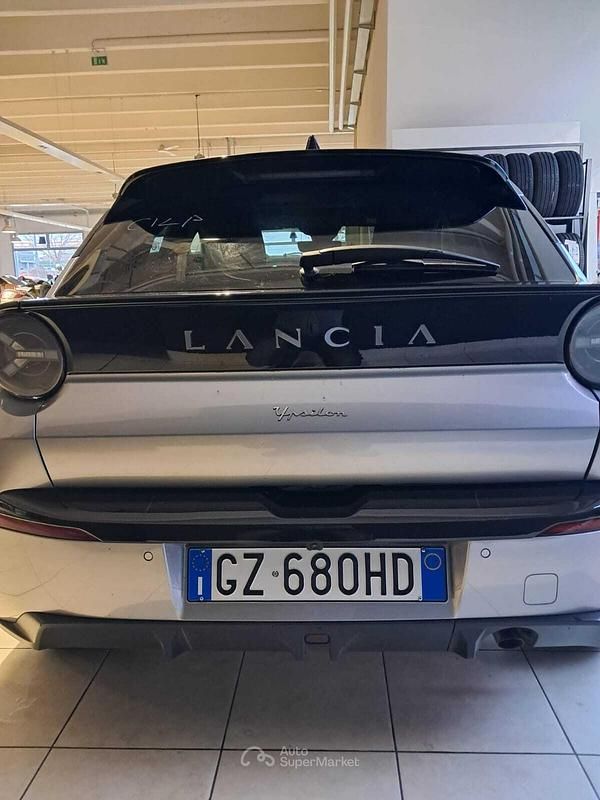 Usata Lancia Ypsilon 101 CV (74 kW) 2025 Gray Utilitaria