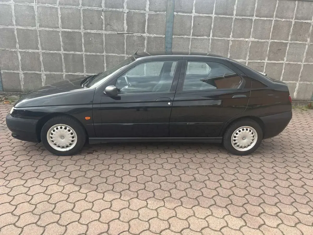Usata Alfa Romeo 146 120 CV (88 kW) 1998 Nero Utilitaria