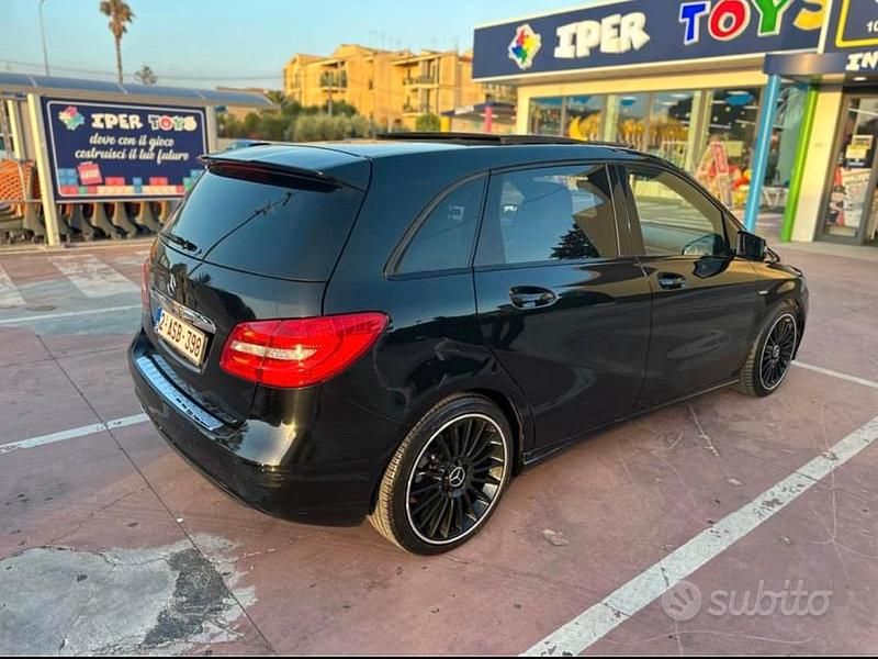 Usata Mercedes B180 2012 Nero Monovolume