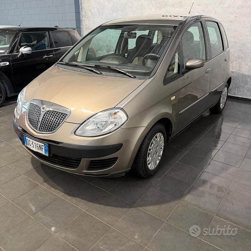 Usata Lancia Musa 77 CV (56 kW) 2007 Marrone Monovolume