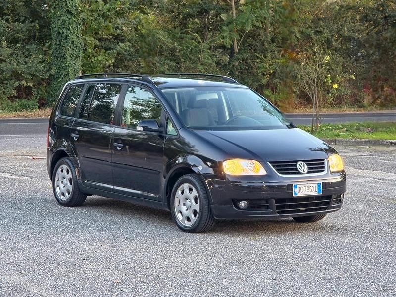 Nero Usata 2007 VW Touran Trendline Monovolume | 3999 € (Buon prezzo) - Immagine 1/4