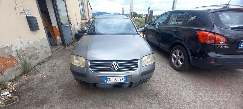 Usata VW Passat 110 CV (80 kW) 2004 Grigio Station wagon