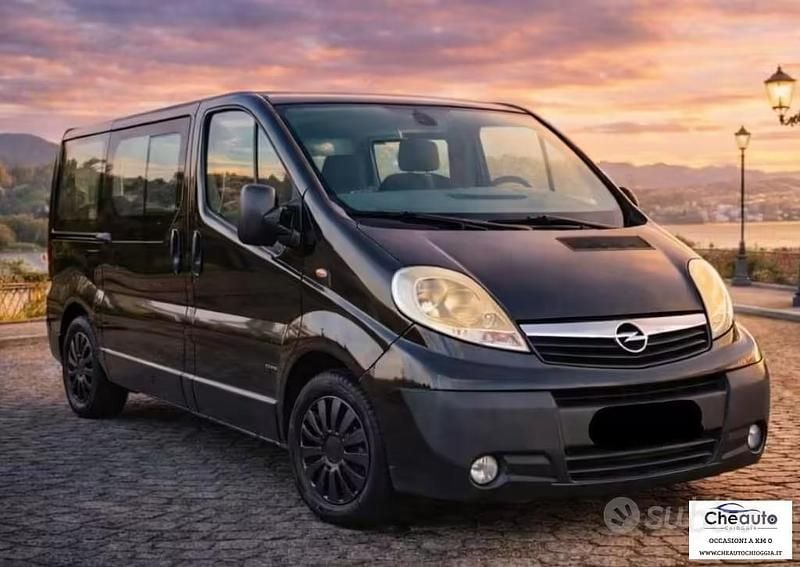 Usata Opel Vivaro 156 CV (114 kW) 2012 Nero Monovolume