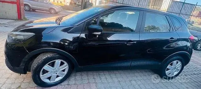 Usata Renault Captur Iconic 90 CV (66 kW) 2015 Nero SUV