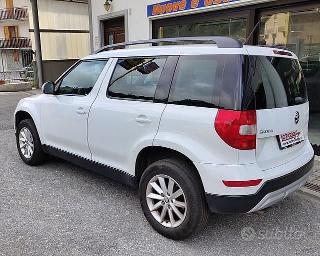 Usata Skoda Yeti Outdoor Ambition 110 CV (80 kW) 2017 Bianco SUV