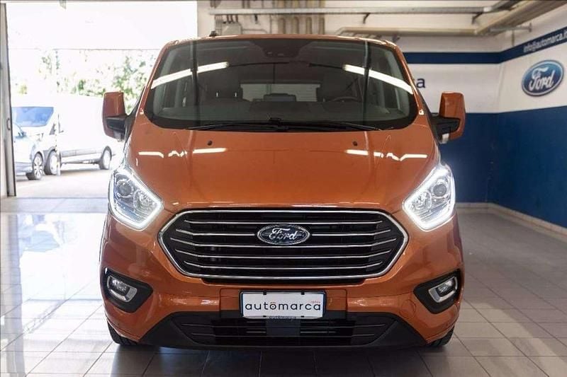 Usata Ford Tourneo Custom Titanium 185 CV (136 kW) 2021 Arancione metallizzato Furgone