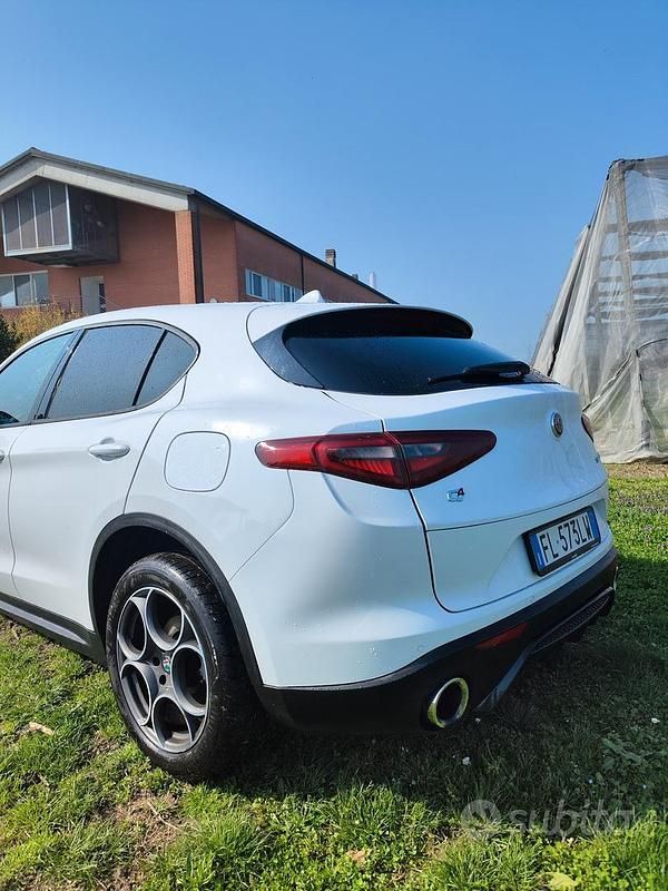 Usata Alfa Romeo Stelvio Executive 210 CV (154 kW) 2017 Bianco SUV