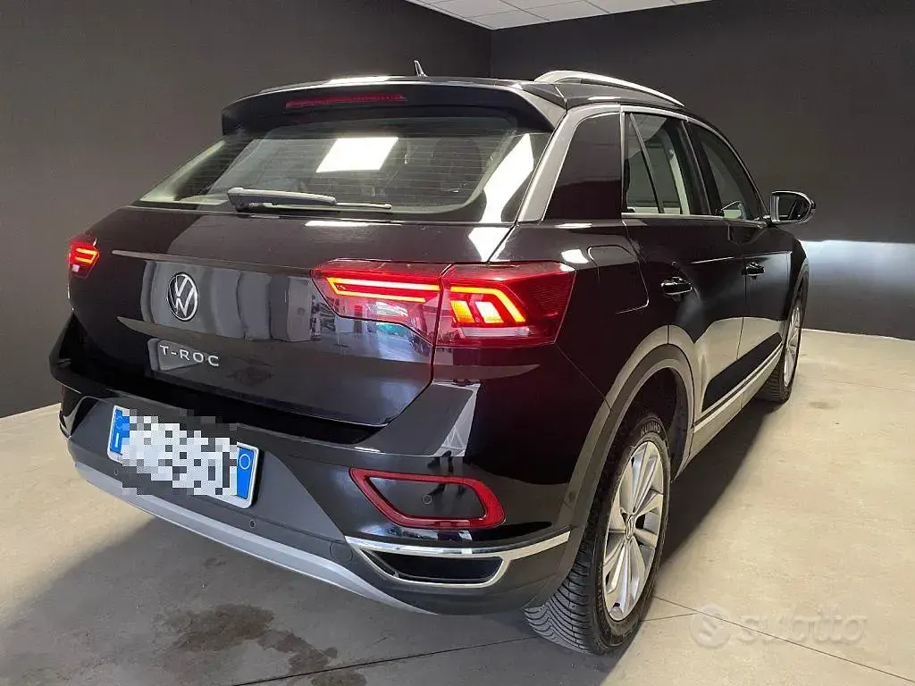 Usata VW T-Roc Life 116 CV (85 kW) 2023 Nero metallizzato SUV