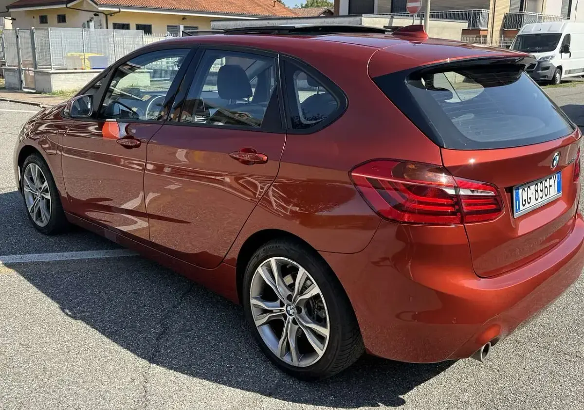Usata BMW 225 Active Tourer Advantage 136 CV (100 kW) 2021 Sunset orange Monovolume