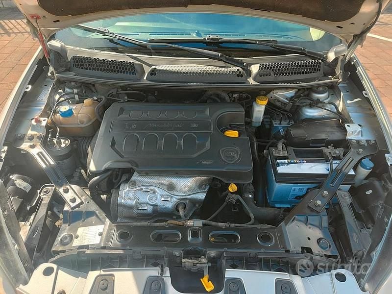 Usata Lancia Delta 105 CV (77 kW) 2012 Grigio Utilitaria