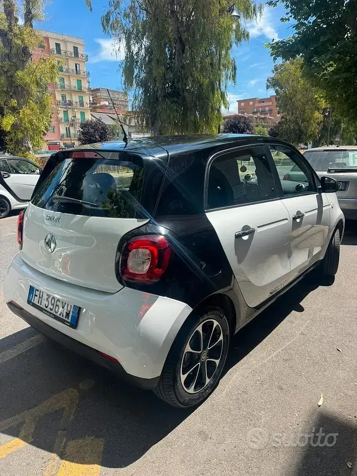 Usata Smart ForFour 71 CV (52 kW) 2017 Utilitaria