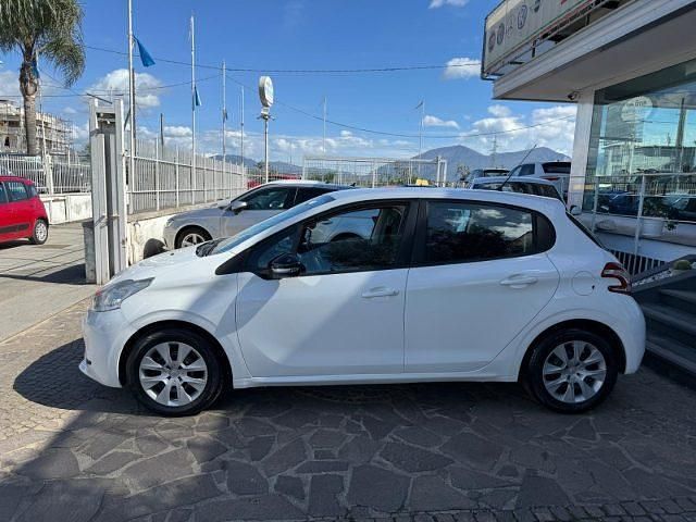 Usata Peugeot 208 Active 82 CV (60 kW) 2013 Bianco Utilitaria