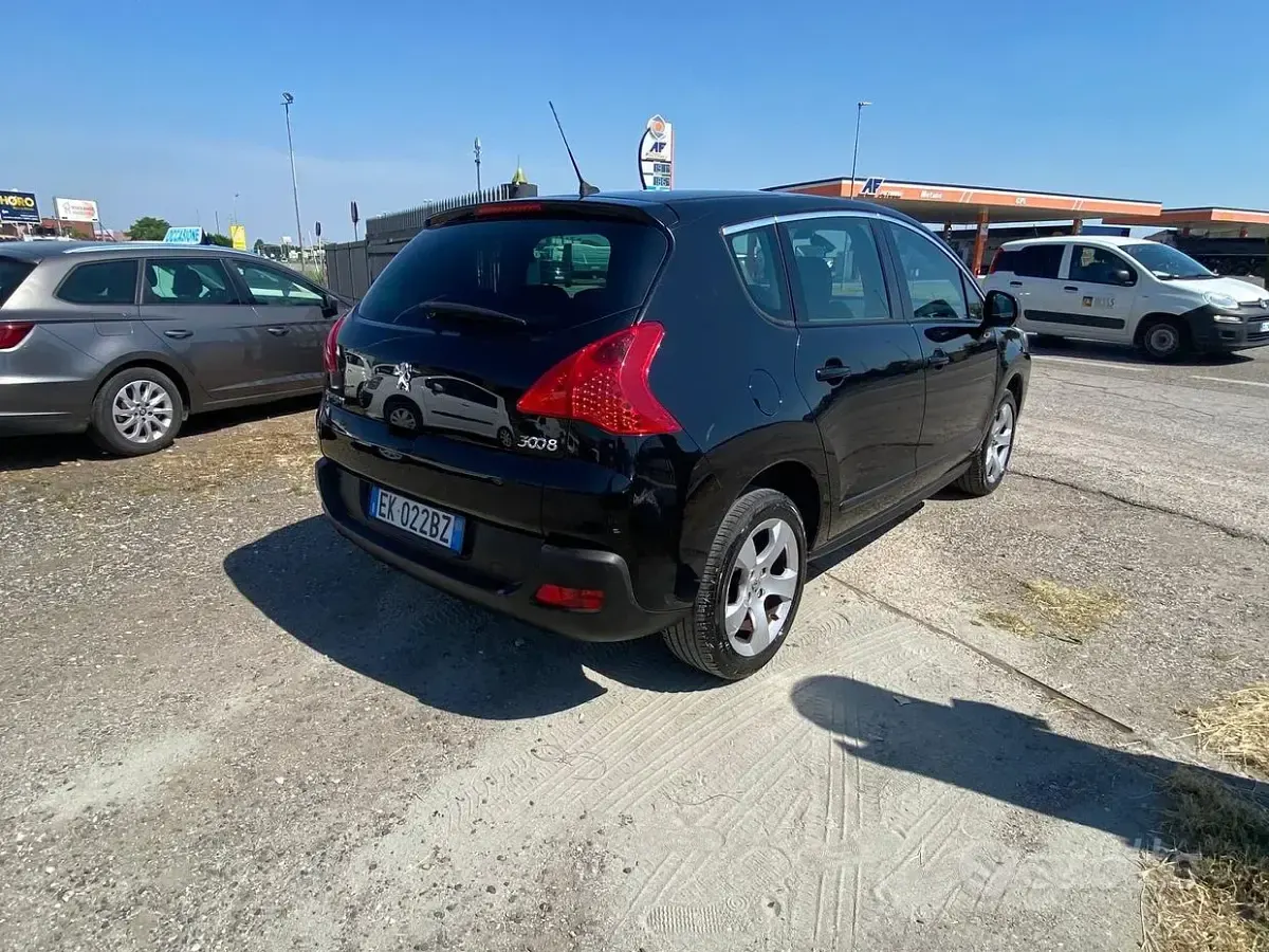 Usata Peugeot 3008 Business-Line 112 CV (82 kW) 2011 Nero Station wagon
