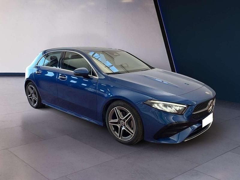 Usata Mercedes A180 AMG line 136 CV (100 kW) 2025 Blu/azzurro Utilitaria