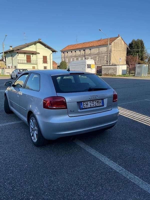 Usado Audi A3 Ambition 105 CV (77 kW) 2010 Gris Utilitario