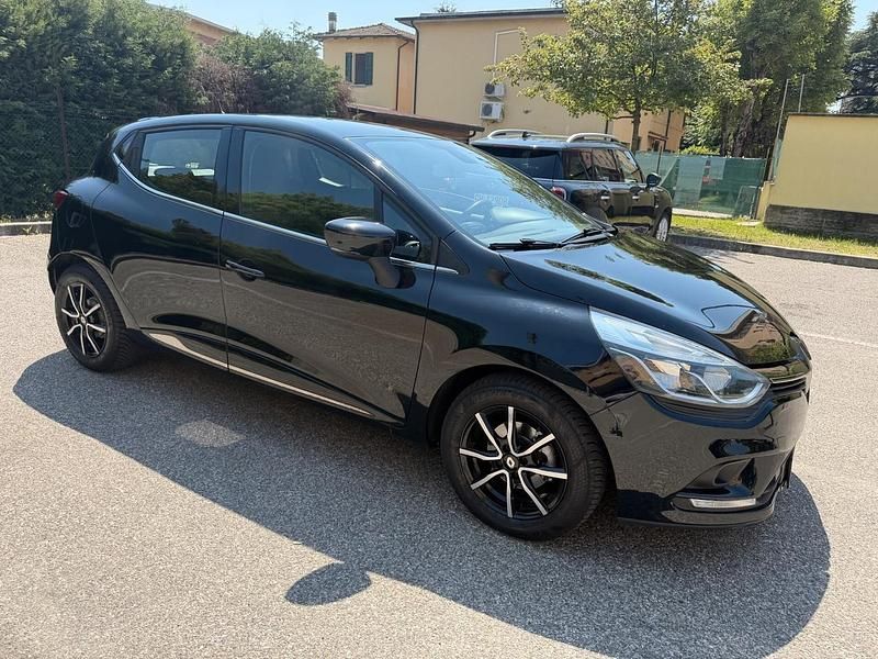 Second-hand Renault Clio IV 75 CP (55 kW) 2017 Negru Berlinǎ