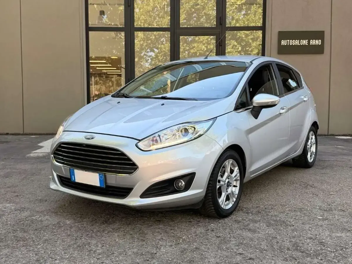 Usata Ford Fiesta Titanium 95 CV (69 kW) 2017 Argento Utilitaria