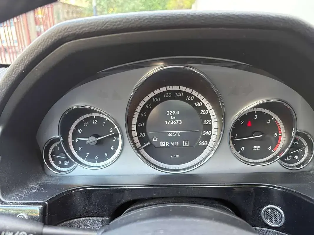 Usata Mercedes E220 Avantgarde 170 CV (125 kW) 2010 Nero Berlina
