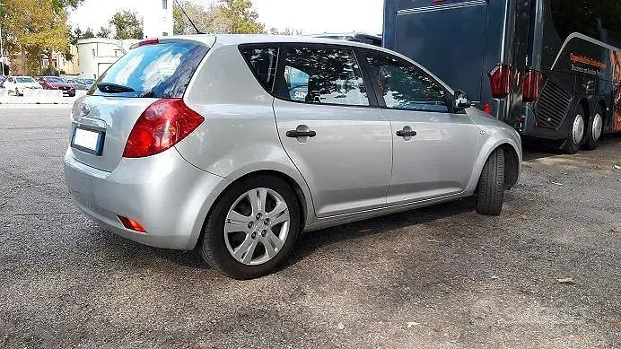 Usata Kia Ceed 109 CV (80 kW) 2007 Grigio Utilitaria
