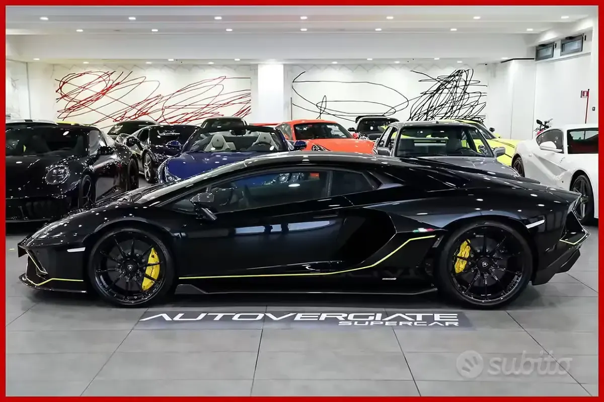 Usata Lamborghini Aventador 779 CV (572 kW) 2022 Nero Coupé