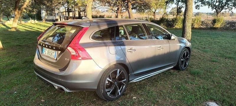 Usata Volvo V60 Momentum 190 CV (139 kW) 2016 Station wagon