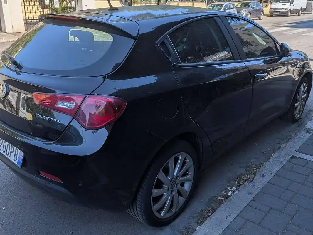 Usata Alfa Romeo Giulietta Super 120 CV (88 kW) 2018 Nero Utilitaria