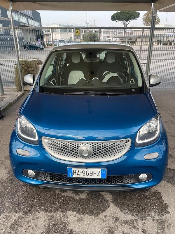 Usata Smart ForFour 2016 Blu Utilitaria