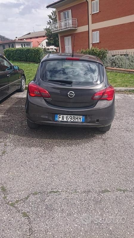 Usado Opel Corsa Color Edition 70 HP (51 kW) 2015 Cinzento Citadino