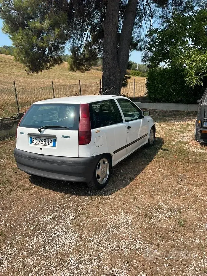 Usata Fiat Punto 63 CV (46 kW) 1999 Bianco Berlina