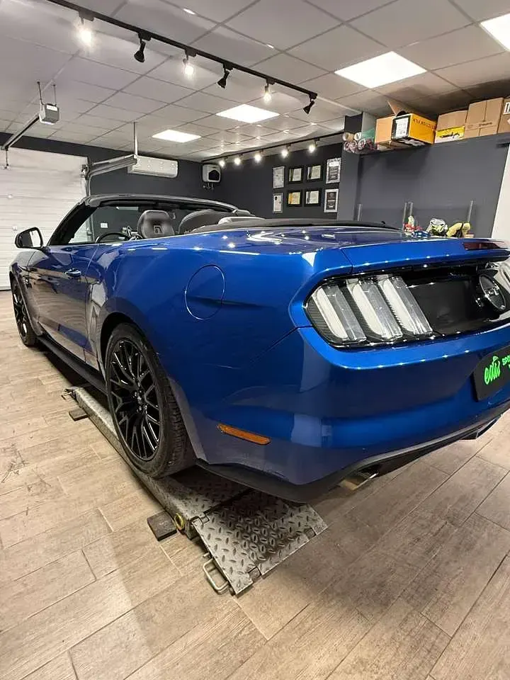 Usata Ford Mustang GT Convertible 421 CV (309 kW) 2018 Blu/azzurro Cabrio