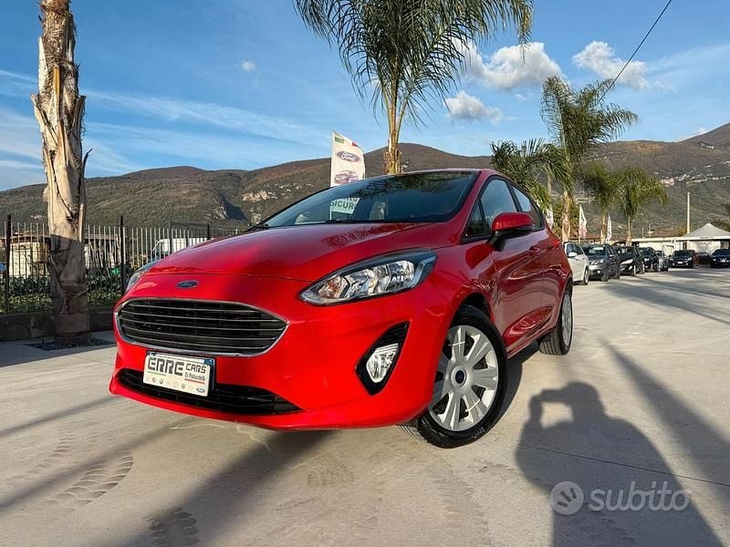 Rosso Usata 2017 Ford Fiesta Tre volumi | 7399 € (Ottimo prezzo) - Immagine 1/4