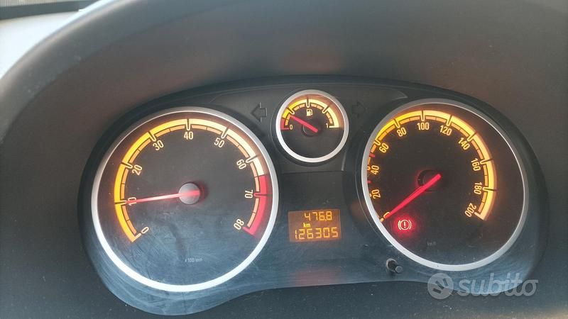 Usata Opel Corsa 85 CV (62 kW) 2011 Grigio Utilitaria