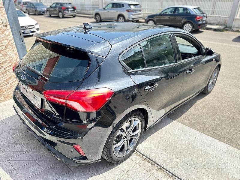 Usata Ford Focus ST-Line 120 CV (88 kW) 2021 Nero Berlina