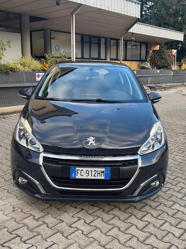 Usata Peugeot 208 Allure 74 CV (54 kW) 2016 Nero Utilitaria