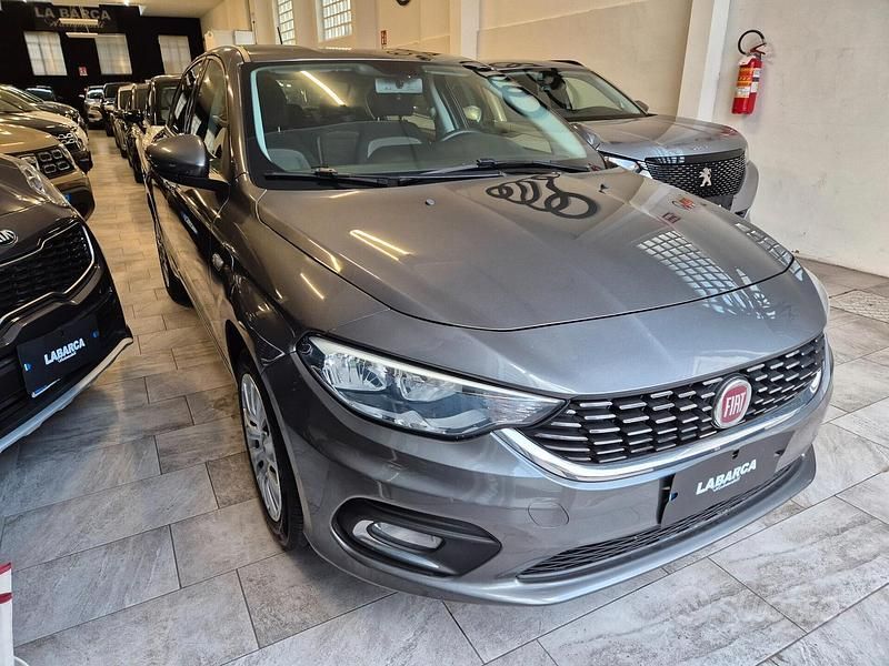 Usata Fiat Tipo Lounge 95 CV (69 kW) 2017 Grigio Berlina