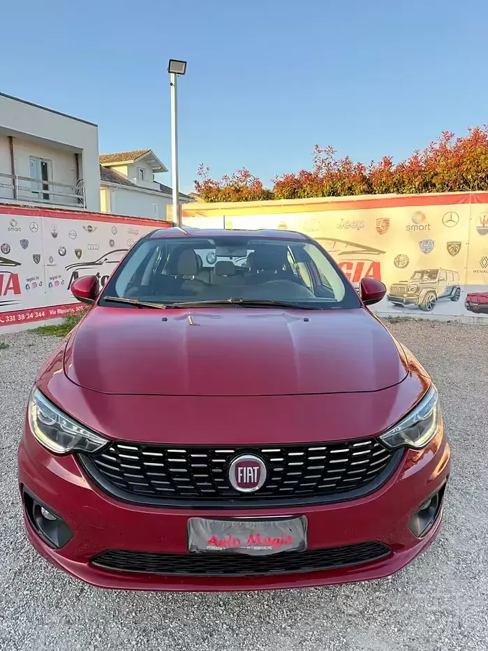 Usata Fiat Tipo Lounge 95 CV (69 kW) 2018 Rosso Berlina