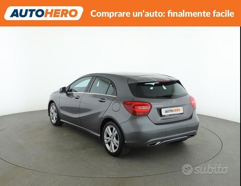 Usata Mercedes A180 108 CV (79 kW) 2016 Grigio Berlina