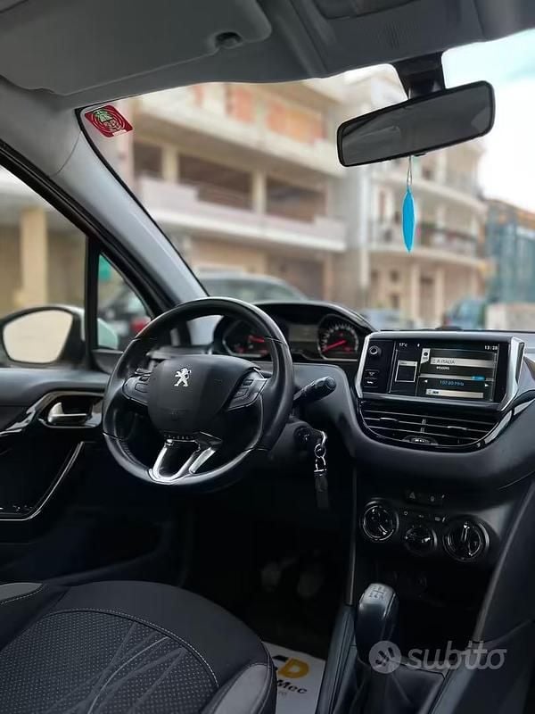 Usata Peugeot 208 Allure 68 CV (50 kW) 2014 Bianco Utilitaria