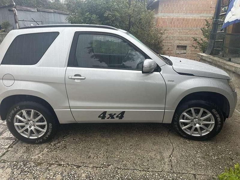 Usata 2010 Suzuki Grand Vitara SUV | 11.500 € (Cara) - Immagine 1/4