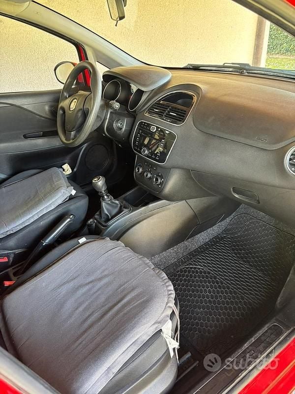 Usata Fiat Punto Street 69 CV (50 kW) 2017 Rosso Utilitaria