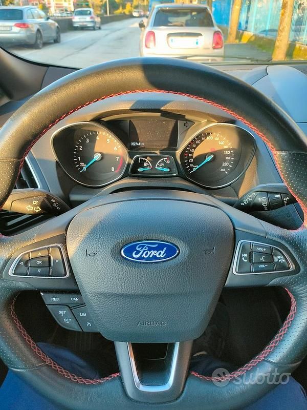 Usata Ford Kuga ST-Line 120 CV (88 kW) 2019 Grigio SUV