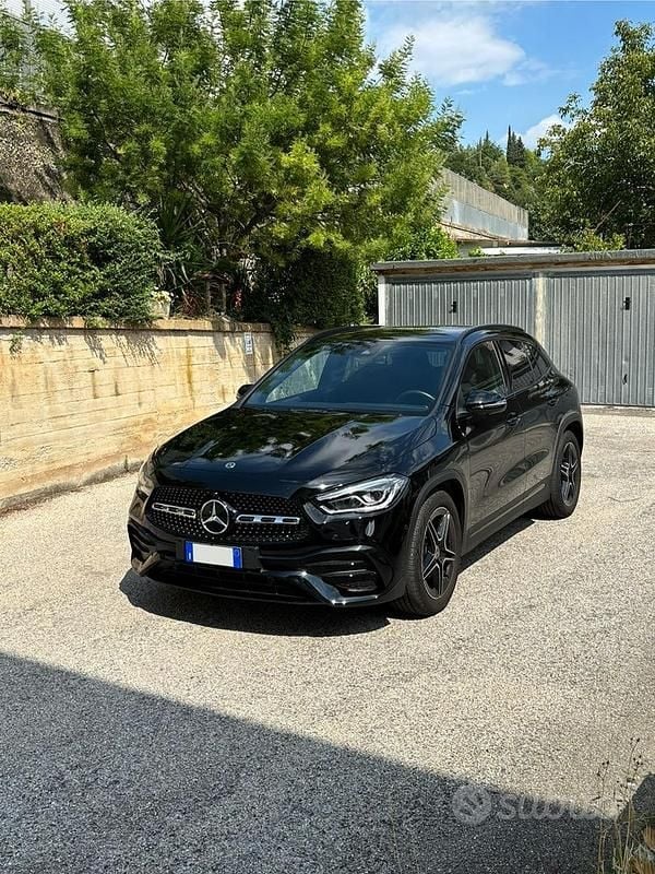 Usata Mercedes GLA200 Premium 150 CV (110 kW) 2022 Nero SUV