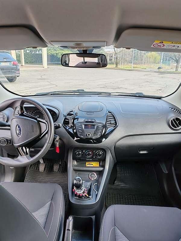 Begagnad Ford Ka 71 HK (52 kW) 2018 Grå Sedan
