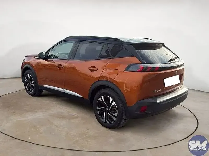 Usata Peugeot e-2008 GT 99 kW (135 CV) 2022 Marrone SUV