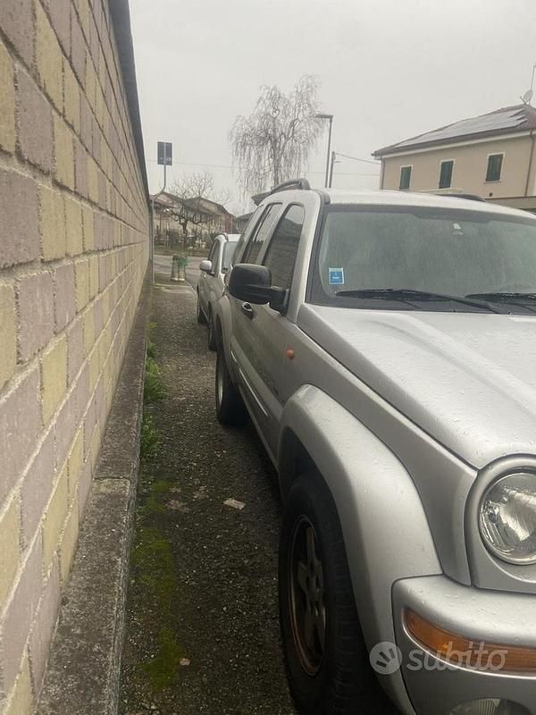 Usata Jeep Cherokee Limited 2003 Grigio SUV