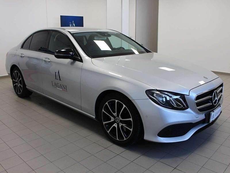 Usata Mercedes E220 Business 194 CV (142 kW) 2019 Argento Berlina