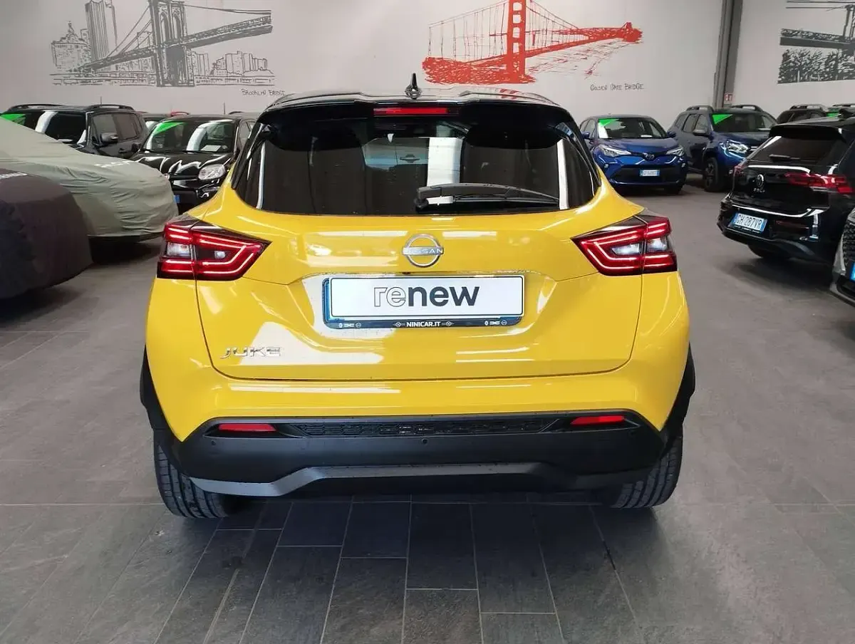 Usata Nissan Juke Tekna 114 CV (83 kW) 2024 Giallo metallizzato/tetto nero SUV