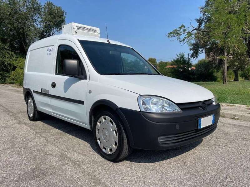 Usata Opel Combo 101 CV (74 kW) 2007 Bianco Monovolume