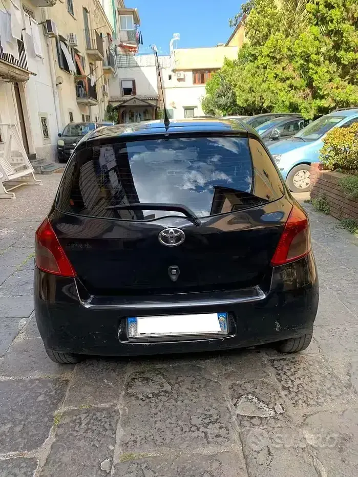 Usata Toyota Yaris 90 CV (66 kW) 2006 Nero Utilitaria